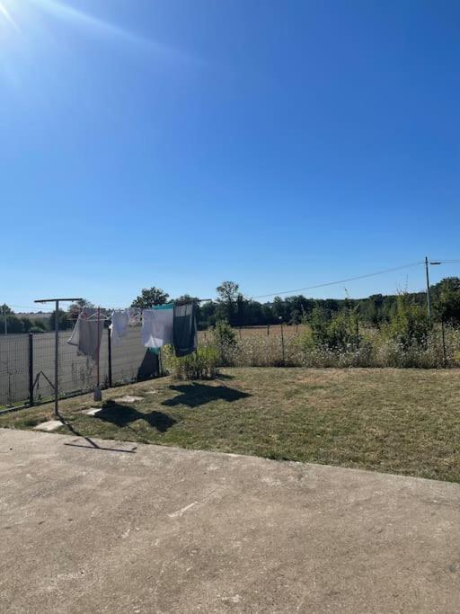 Villa Une Maison Equipee Et Simple. Nevers Exterior foto